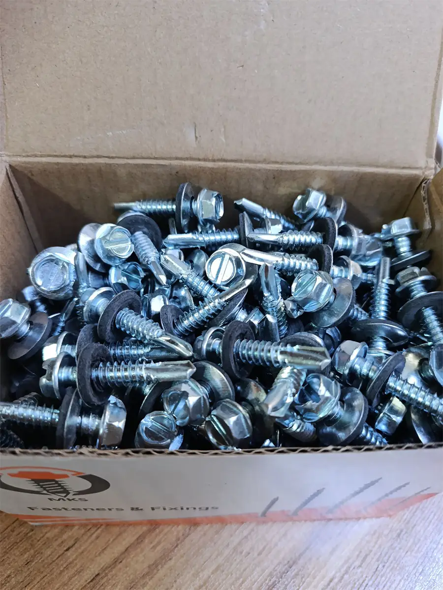 Roofing screw