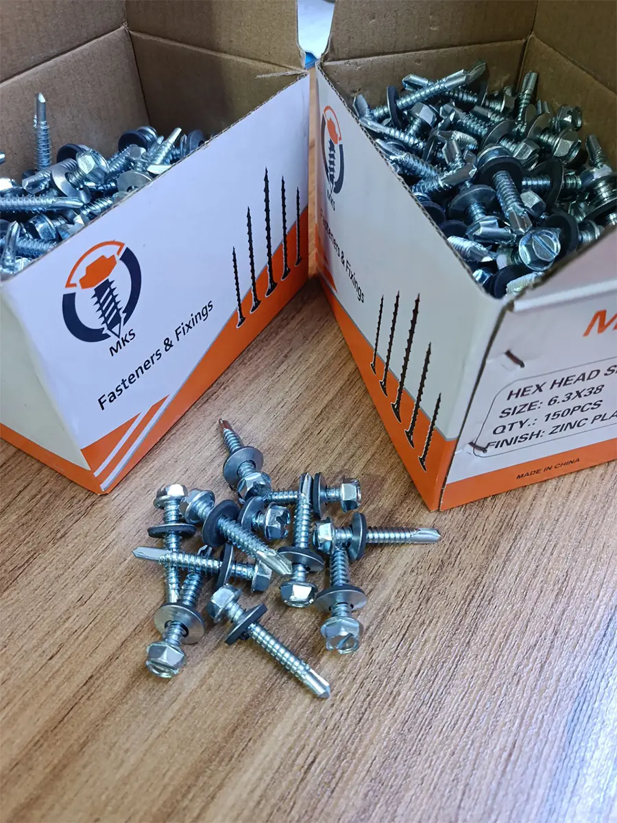 Roofing screw